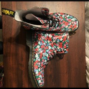 Dr. Martens - Floral Print